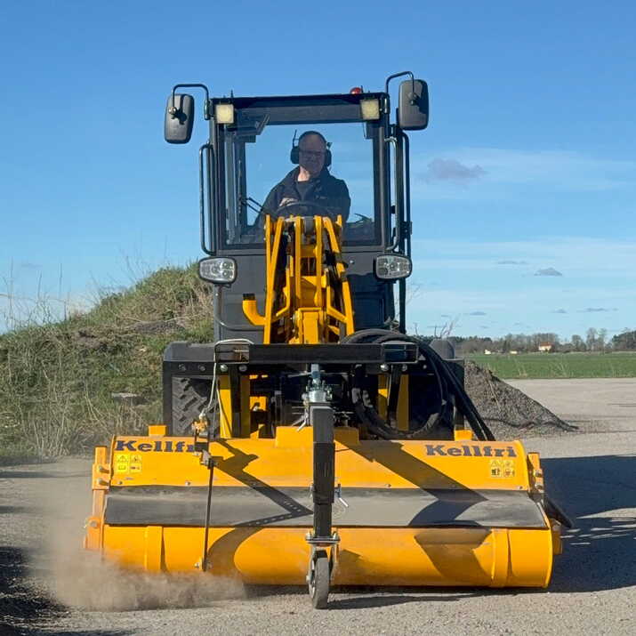 Kehrmaschine mit Auffangbehälter