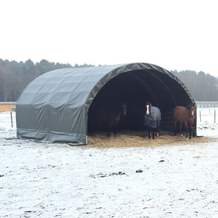 Windschutz 6 x 6 m inkl. 6 Weidepanels mit U-förmigen Füßen