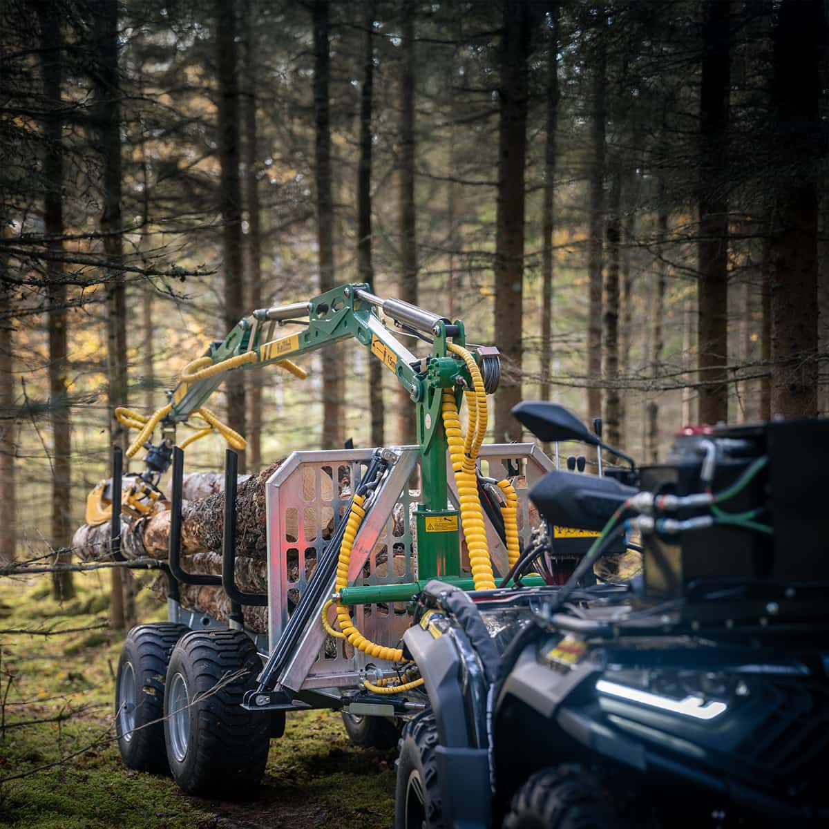 Forstanhänger Quad 3 Tonnen, mit 4,2 m Kran