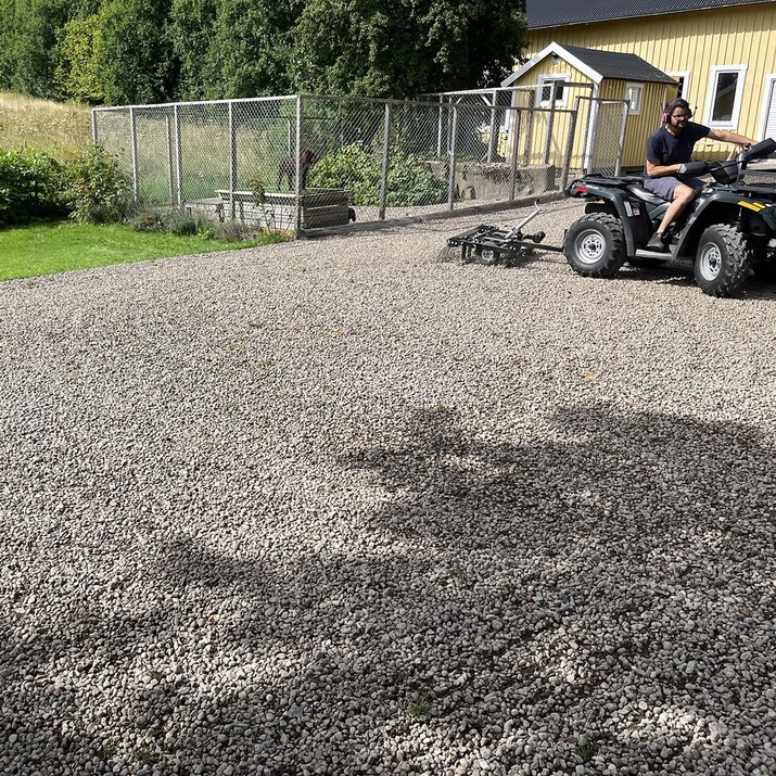 Quad-Hofegge mit einstellbarem Fahrwerk und Zugvorrichtung