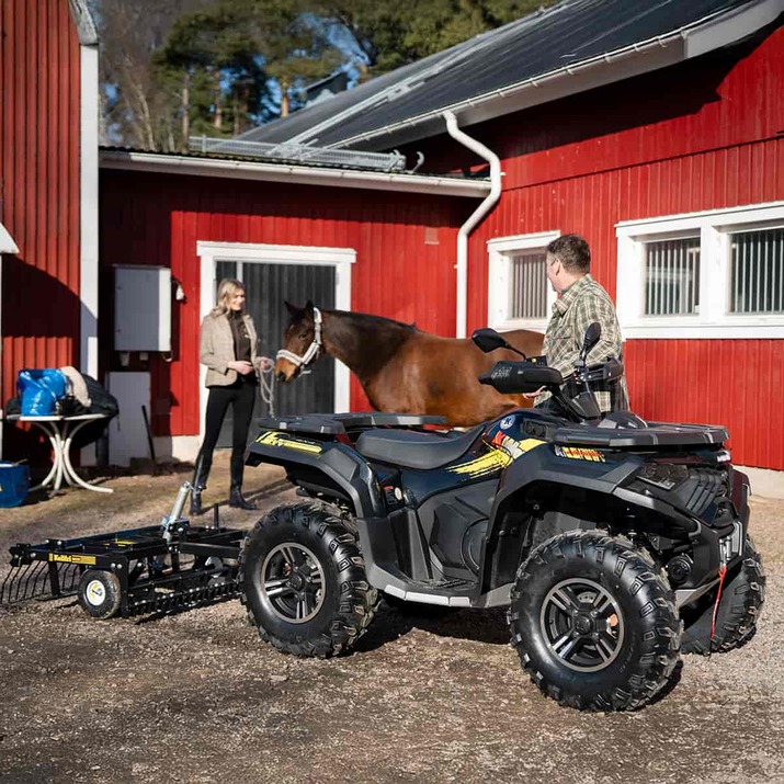 Quad-Hofegge mit einstellbarem Fahrwerk und Zugvorrichtung