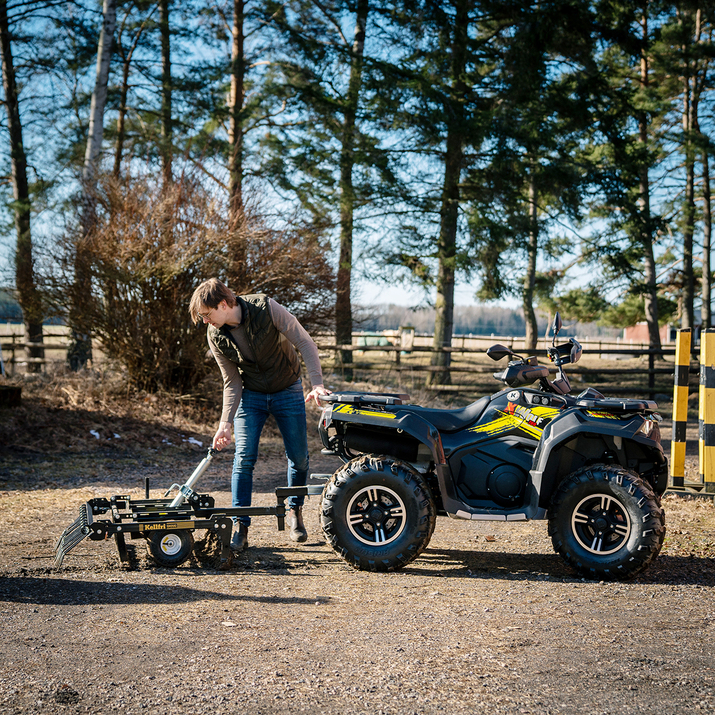 Quad-Hofegge mit einstellbarem Fahrwerk und Zugvorrichtung