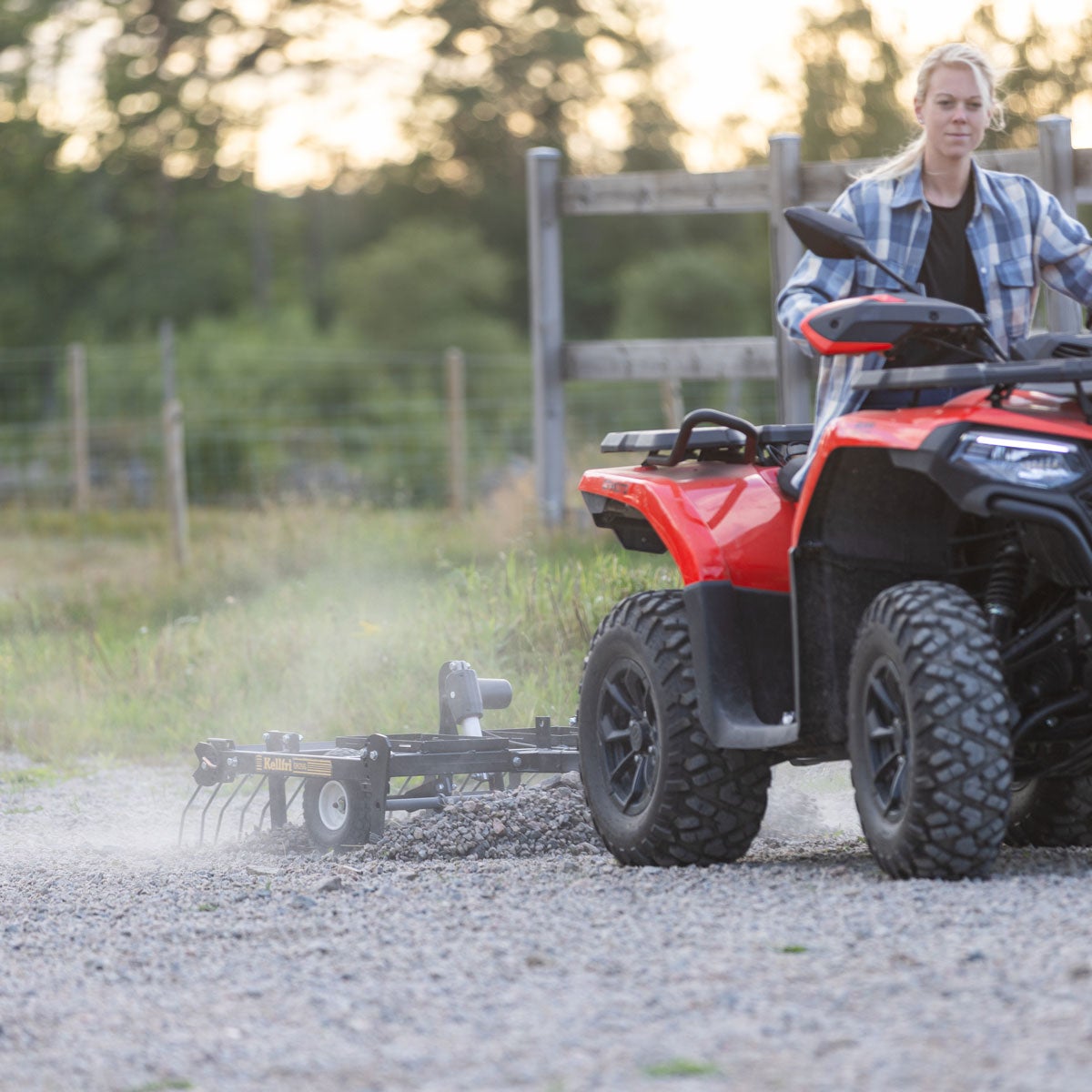 Quad-Hofegge mit einstellbarem Fahrwerk und Zugvorrichtung