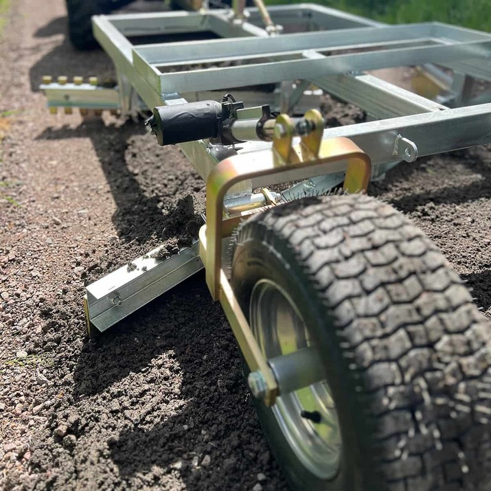 Planierschleppe Quad mit 3 Schneiden und elektrischer Höhenverstellfunktion