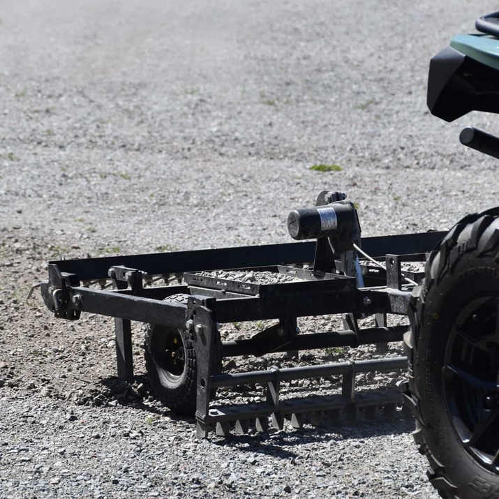 Quad-Hofegge mit einstellbarem Fahrwerk und Zugvorrichtung