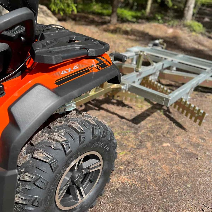 Planierschleppe Quad mit 3 Schneiden und elektrischer Höhenverstellfunktion