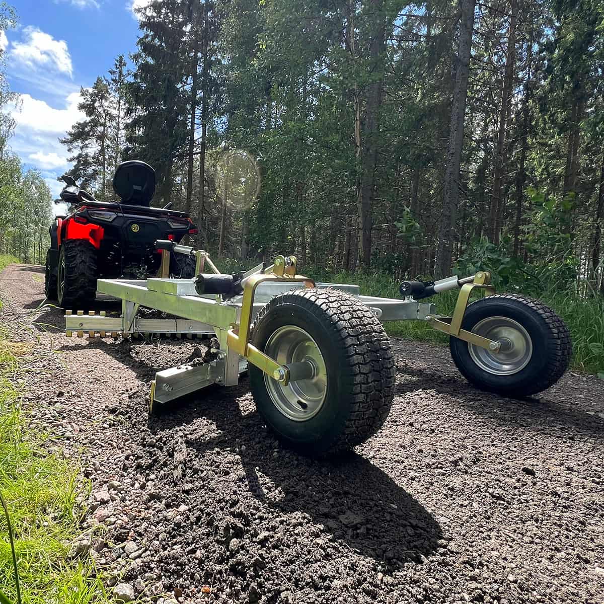 Planierschleppe Quad mit 3 Schneiden und elektrischer Höhenverstellfunktion