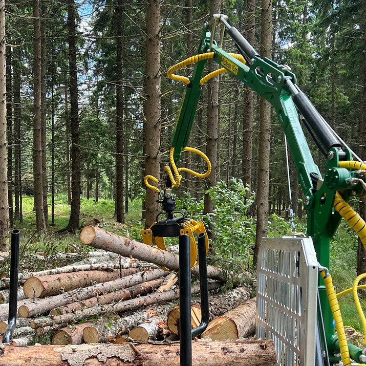 Forstanhänger Quad 3 Tonnen, mit 4,2 m Kran