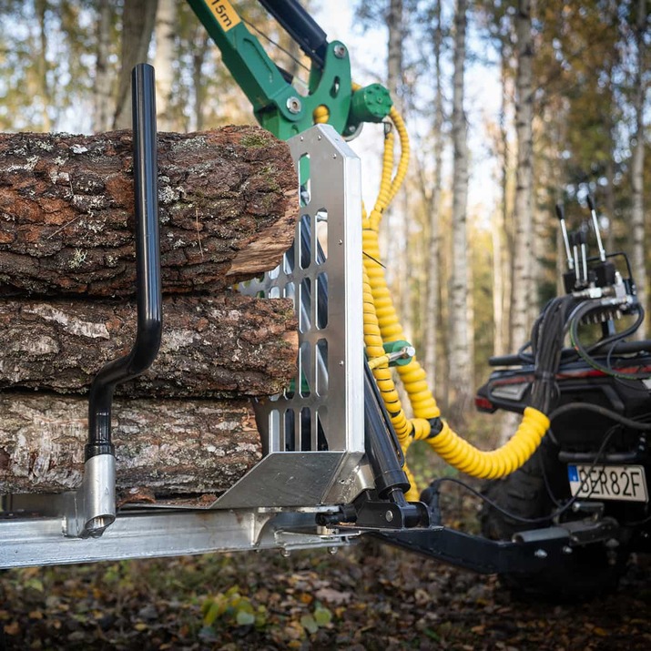 Forstanhänger Quad 3 Tonnen, mit 4,2 m Kran
