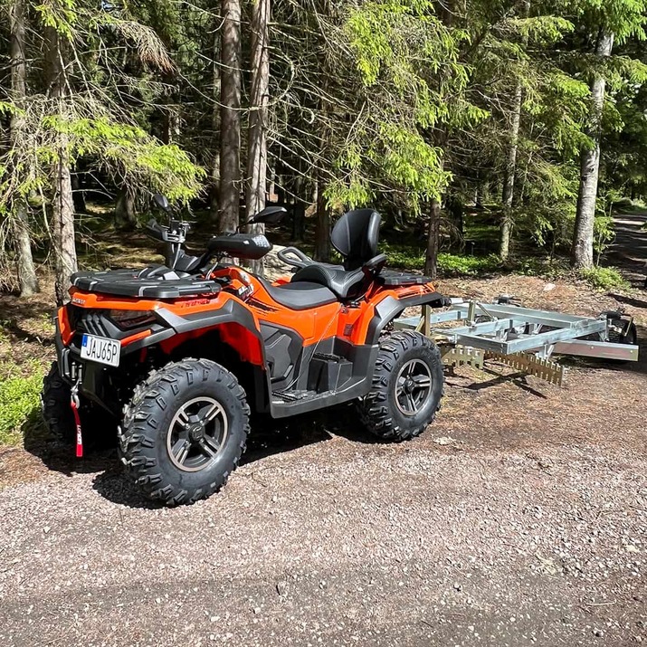 Planierschleppe Quad mit 3 Schneiden und elektrischer Höhenverstellfunktion