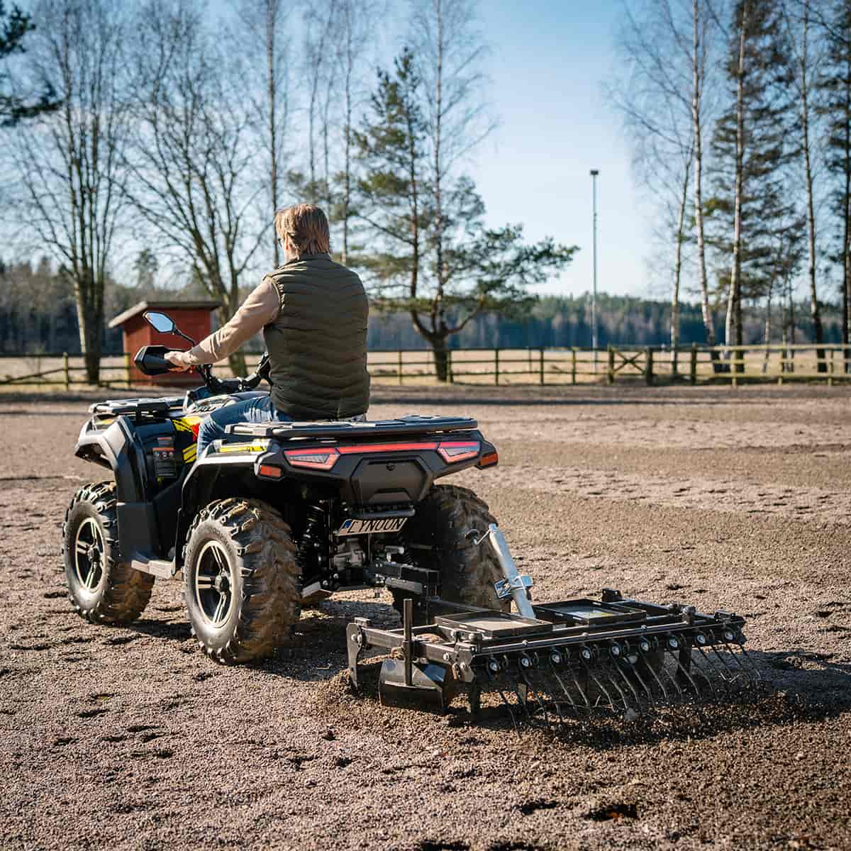 Quad-Hofegge mit einstellbarem Fahrwerk und Zugvorrichtung