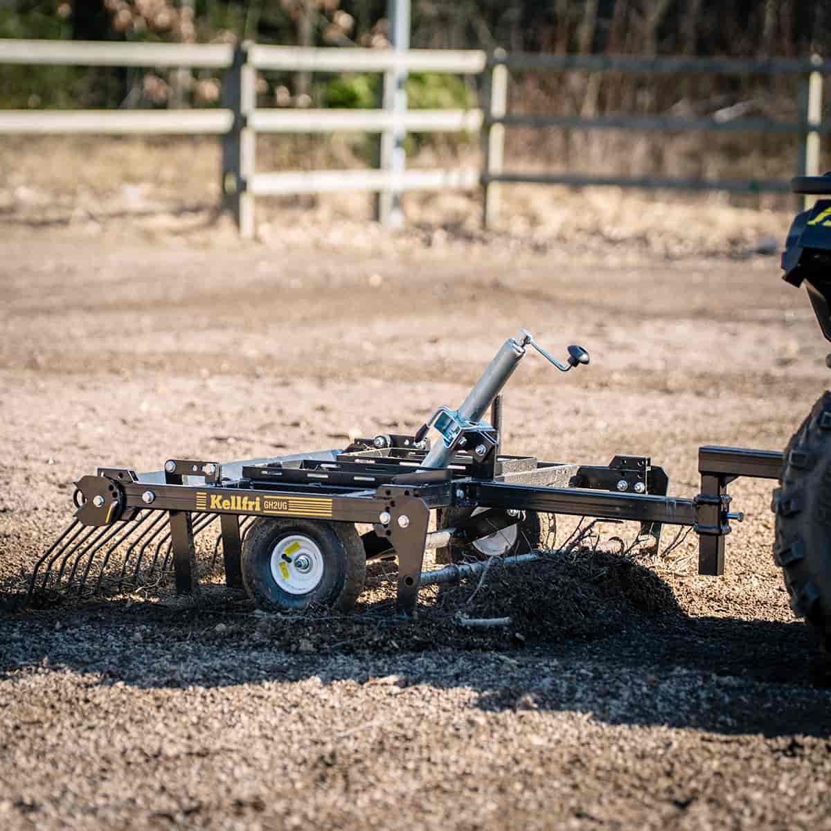 Quad-Hofegge mit einstellbarem Fahrwerk und Zugvorrichtung