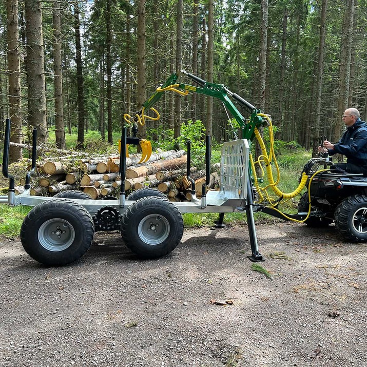 Forstanhänger Quad 3 Tonnen, mit 4,2 m Kran