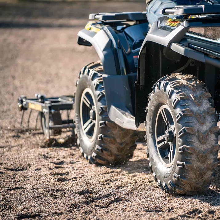 Quad-Hofegge mit einstellbarem Fahrwerk und Zugvorrichtung