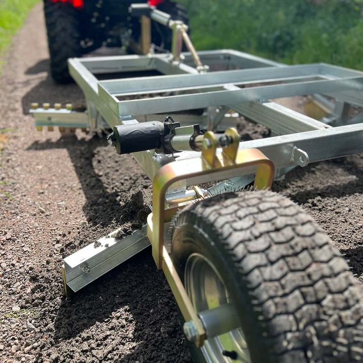 Planierschleppe Quad mit 3 Schneiden und elektrischer Höhenverstellfunktion