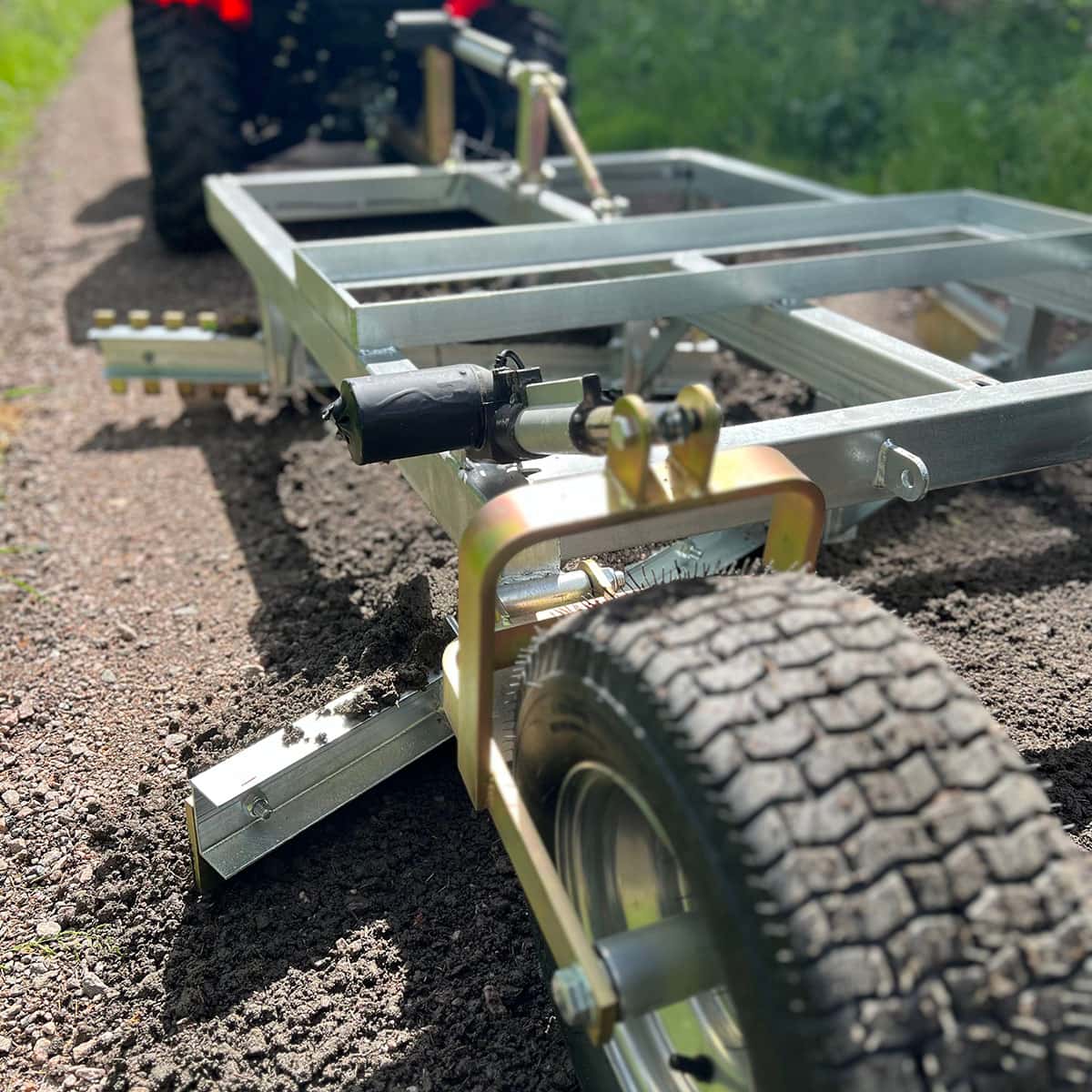 Planierschleppe Quad mit 3 Schneiden und elektrischer Höhenverstellfunktion