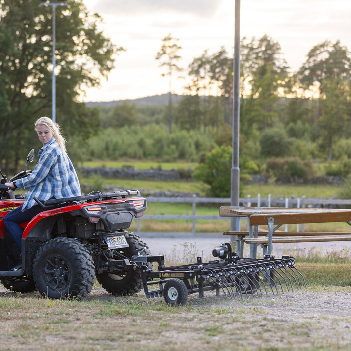 Quad-Hofegge mit einstellbarem Fahrwerk und Zugvorrichtung