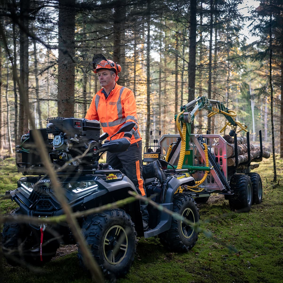 Forstanhänger Quad 3 Tonnen, mit 4,2 m Kran