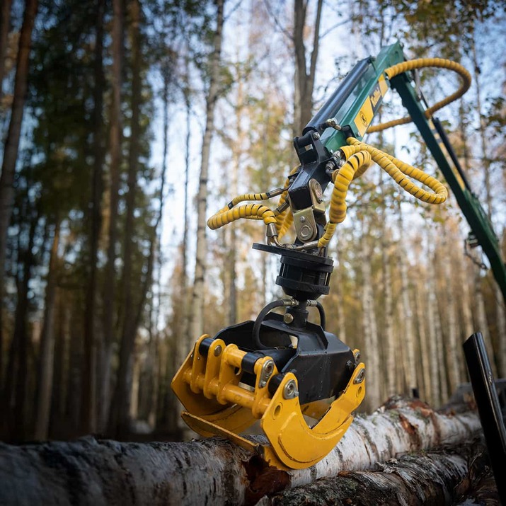 Forstanhänger Quad 3 Tonnen, mit 4,2 m Kran