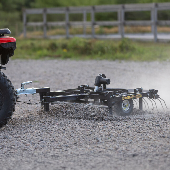 Quad-Hofegge mit einstellbarem Fahrwerk und Zugvorrichtung