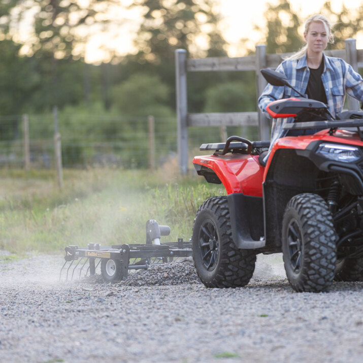 Quad-Hofegge mit einstellbarem Fahrwerk und Zugvorrichtung