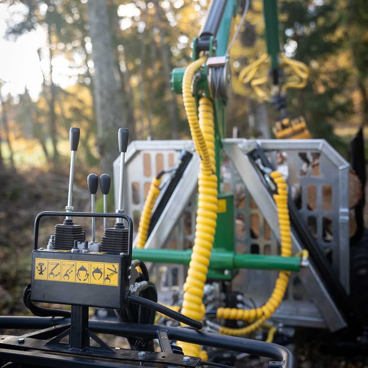 Forstanhänger Quad 3 Tonnen, mit 4,2 m Kran