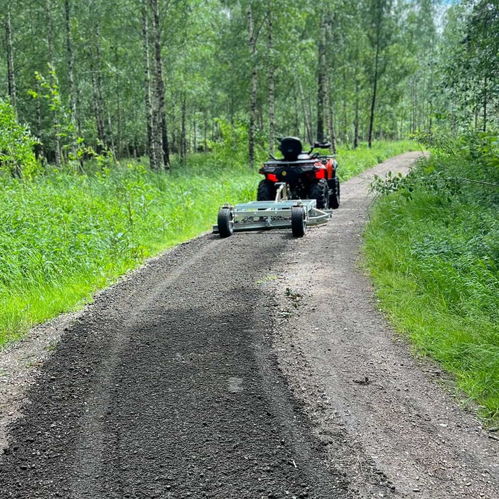 Planierschleppe Quad mit 3 Schneiden und elektrischer Höhenverstellfunktion
