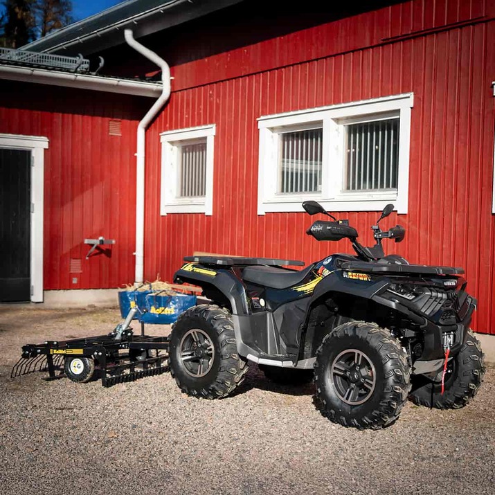 Quad-Hofegge mit einstellbarem Fahrwerk und Zugvorrichtung