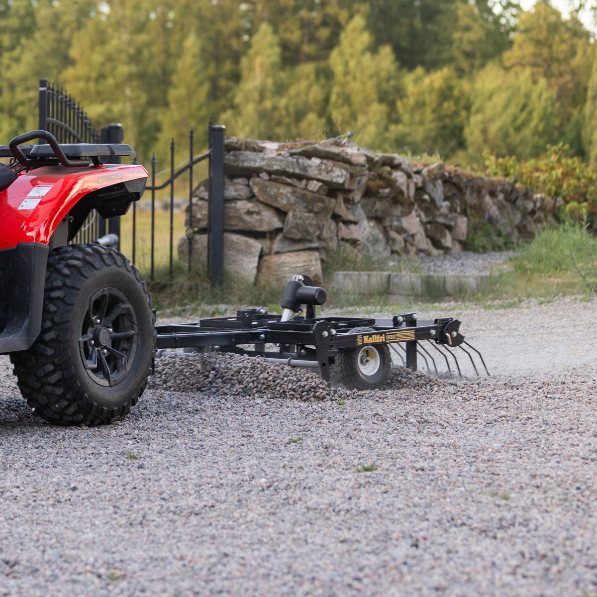 Quad-Hofegge mit einstellbarem Fahrwerk und Zugvorrichtung
