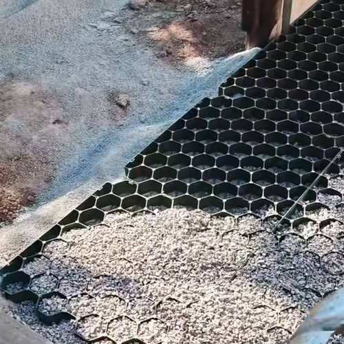 Kunststoffmatte zur Bodenbefestigung 1 m²