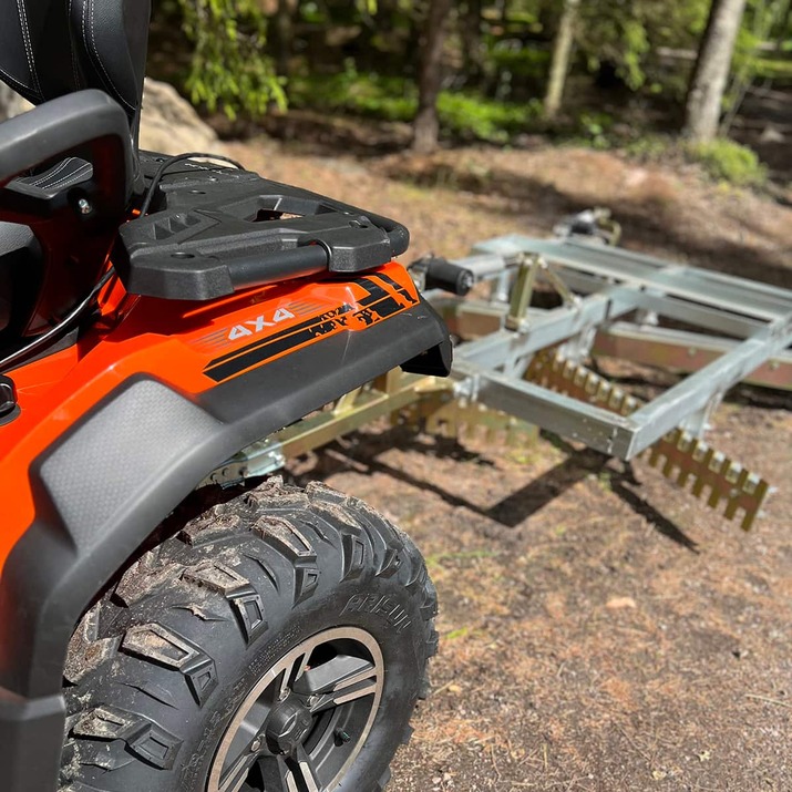 Planierschleppe Quad mit 3 Schneiden und elektrischer Höhenverstellfunktion