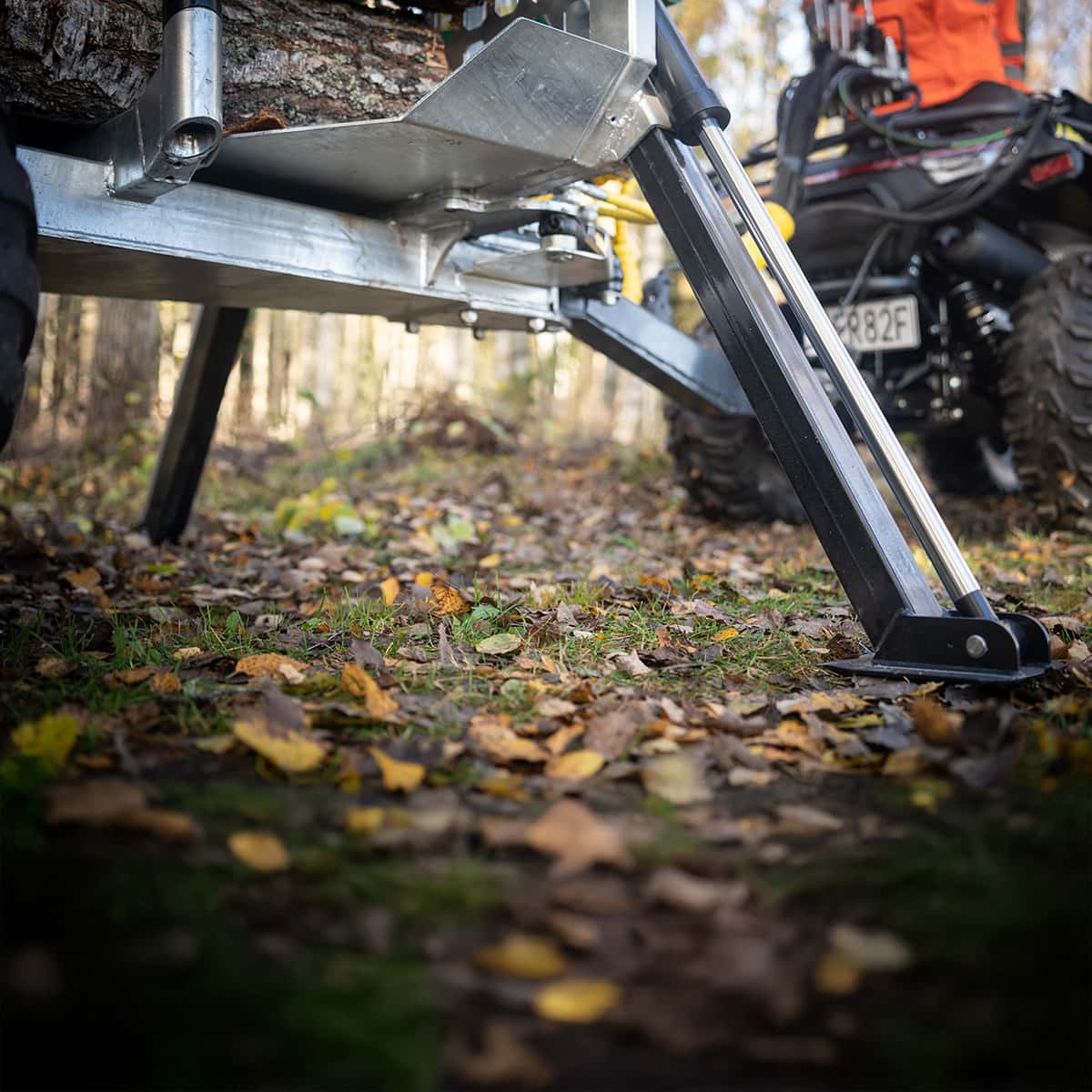 Forstanhänger Quad 3 Tonnen, mit 4,2 m Kran