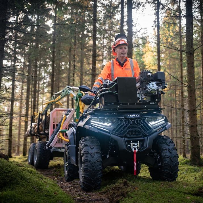 Forstanhänger Quad 3 Tonnen, mit 4,2 m Kran