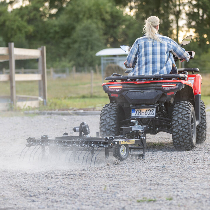 Quad-Hofegge mit einstellbarem Fahrwerk und Zugvorrichtung