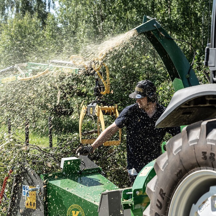 Häcksler 170, hydraulische Zuführung mit Pumpe und Tank