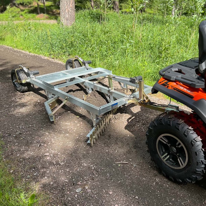 Planierschleppe Quad mit 3 Schneiden und elektrischer Höhenverstellfunktion