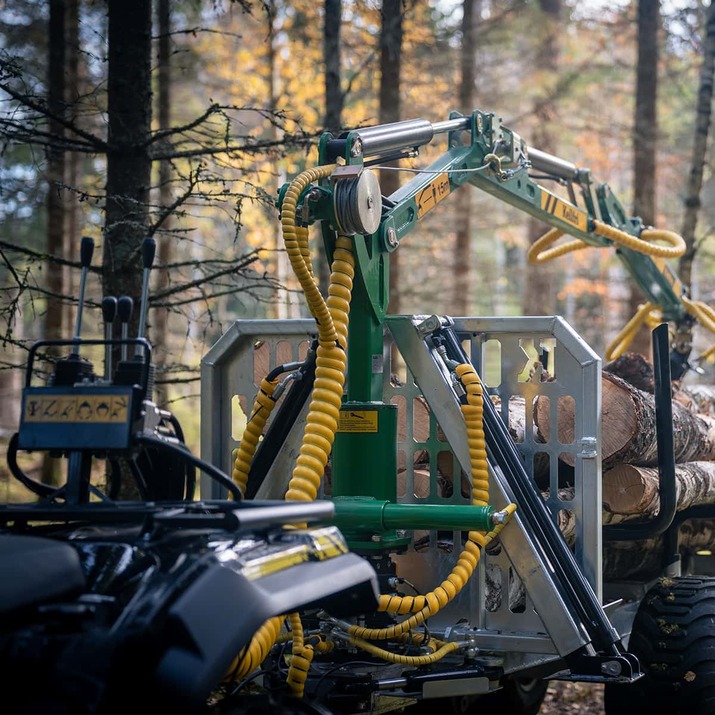 Forstanhänger Quad 3 Tonnen, mit 4,2 m Kran