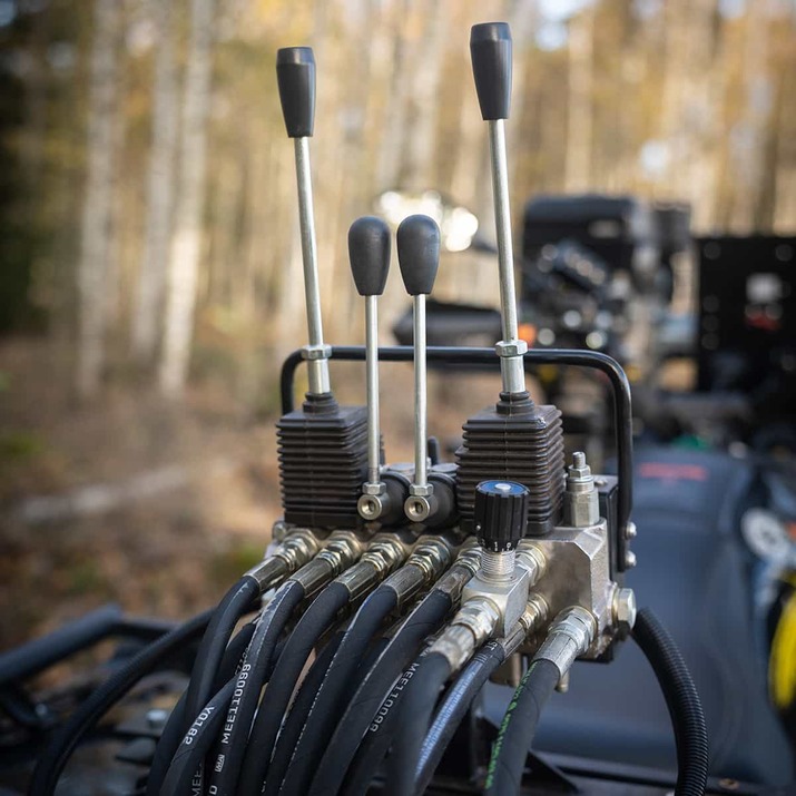 Forstanhänger Quad 3 Tonnen, mit 4,2 m Kran