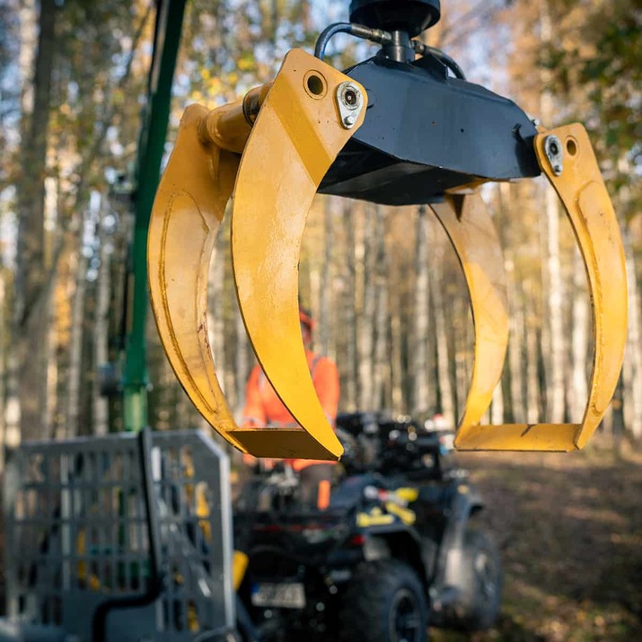 Forstanhänger Quad 3 Tonnen, mit 4,2 m Kran