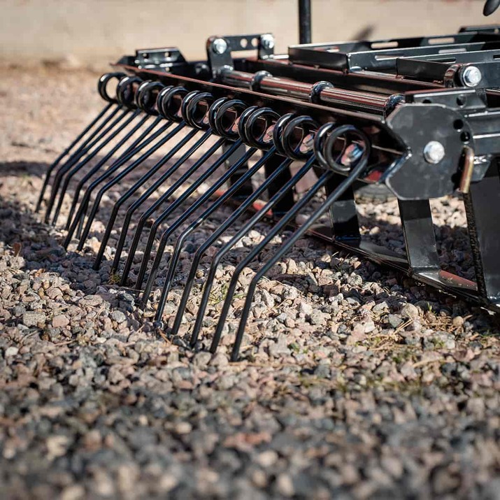 Quad-Hofegge mit einstellbarem Fahrwerk und Zugvorrichtung