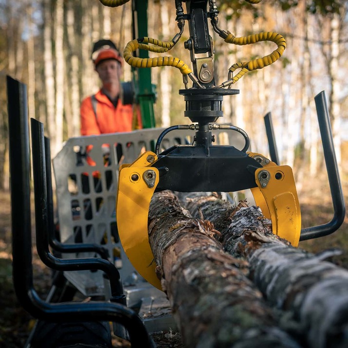 Forstanhänger Quad 3 Tonnen, mit 4,2 m Kran