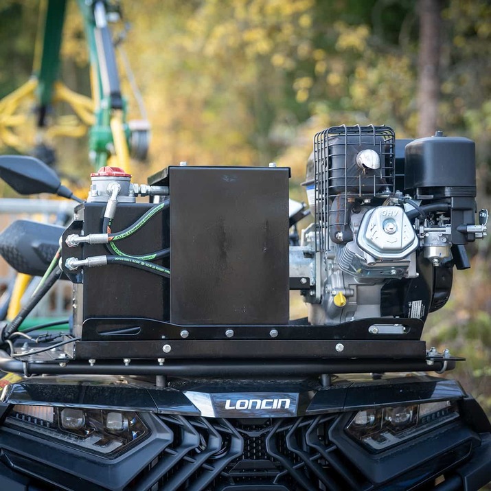 Forstanhänger Quad 3 Tonnen, mit 4,2 m Kran