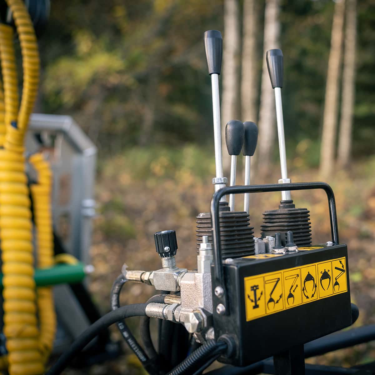 Forstanhänger Quad 3 Tonnen, mit 4,2 m Kran