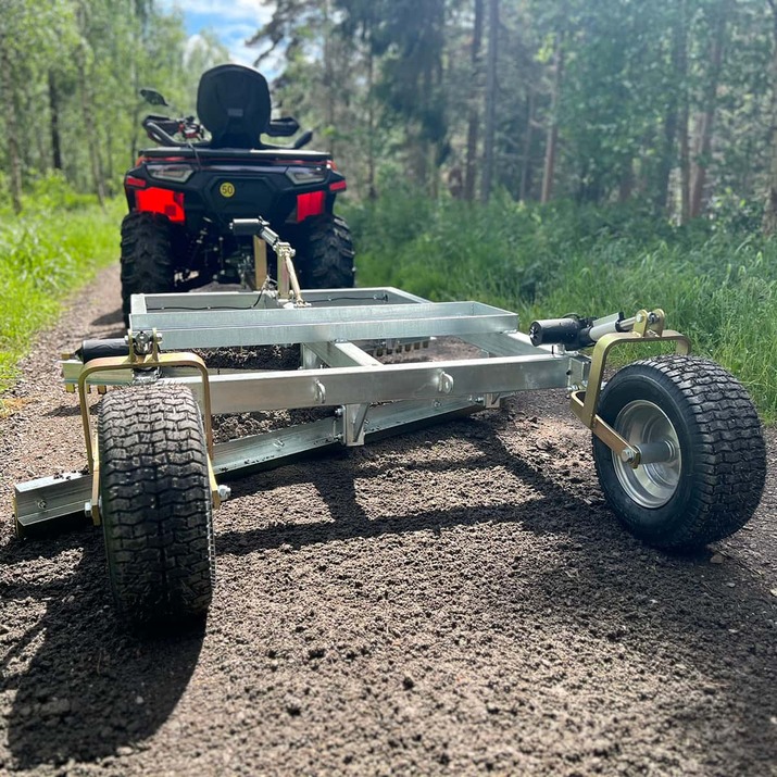 Planierschleppe Quad mit 3 Schneiden und elektrischer Höhenverstellfunktion